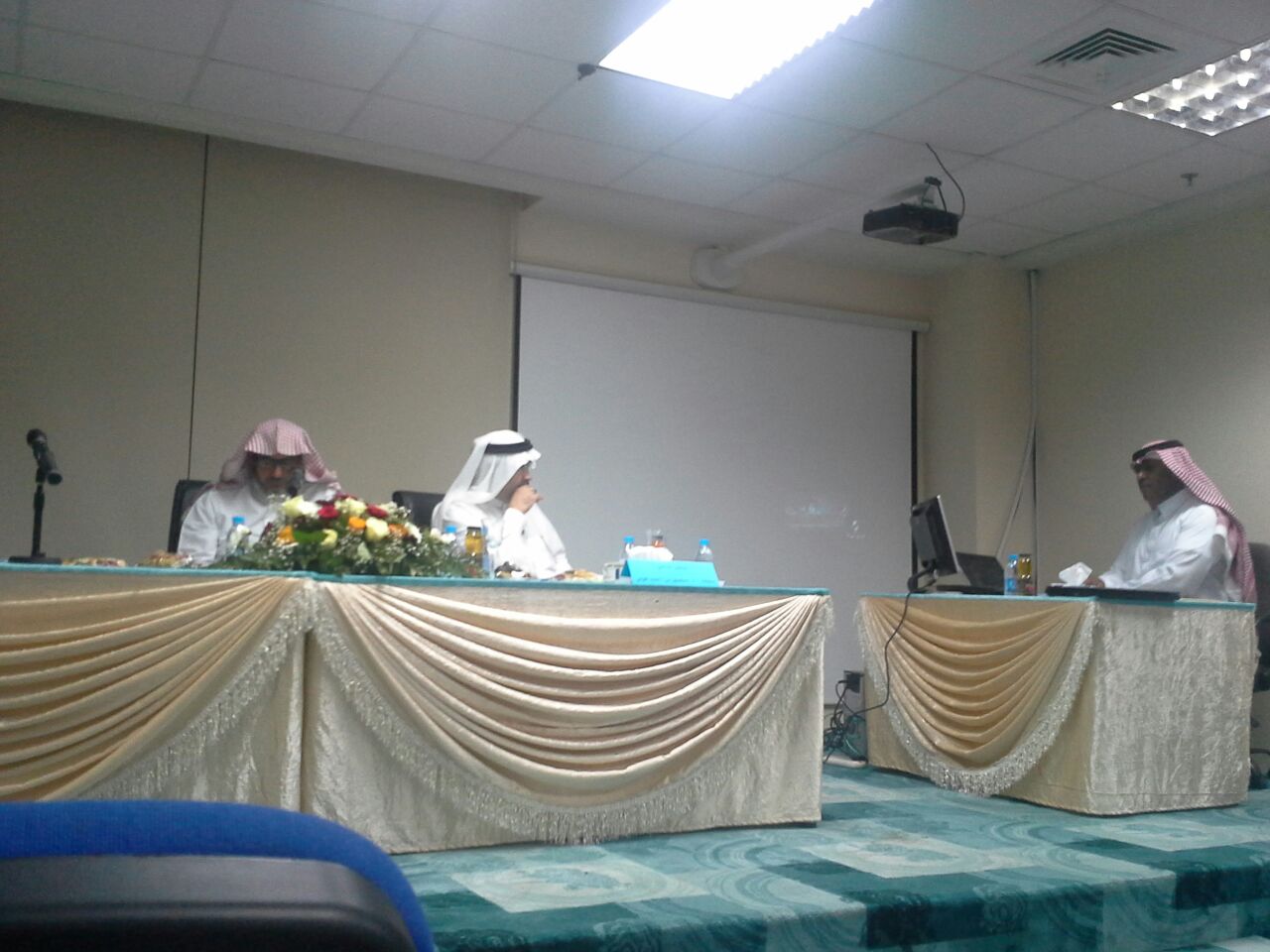 المشرف العام على الموقع رأس لجنة مناقشة أطروحة ماجستير في يوم الأحد الموافق 1436/8/6هـ في جامعة طيبة بالمدينة المنورة